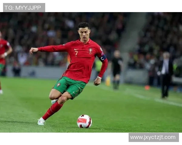 足球明星黄昏时刻的高清照片展现他们的辉煌与沉思